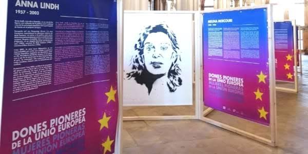 Exposició 'Dones Pioneres de la Unió Europea', amb els panells d'Anna Lindh i Melina Mercouri
